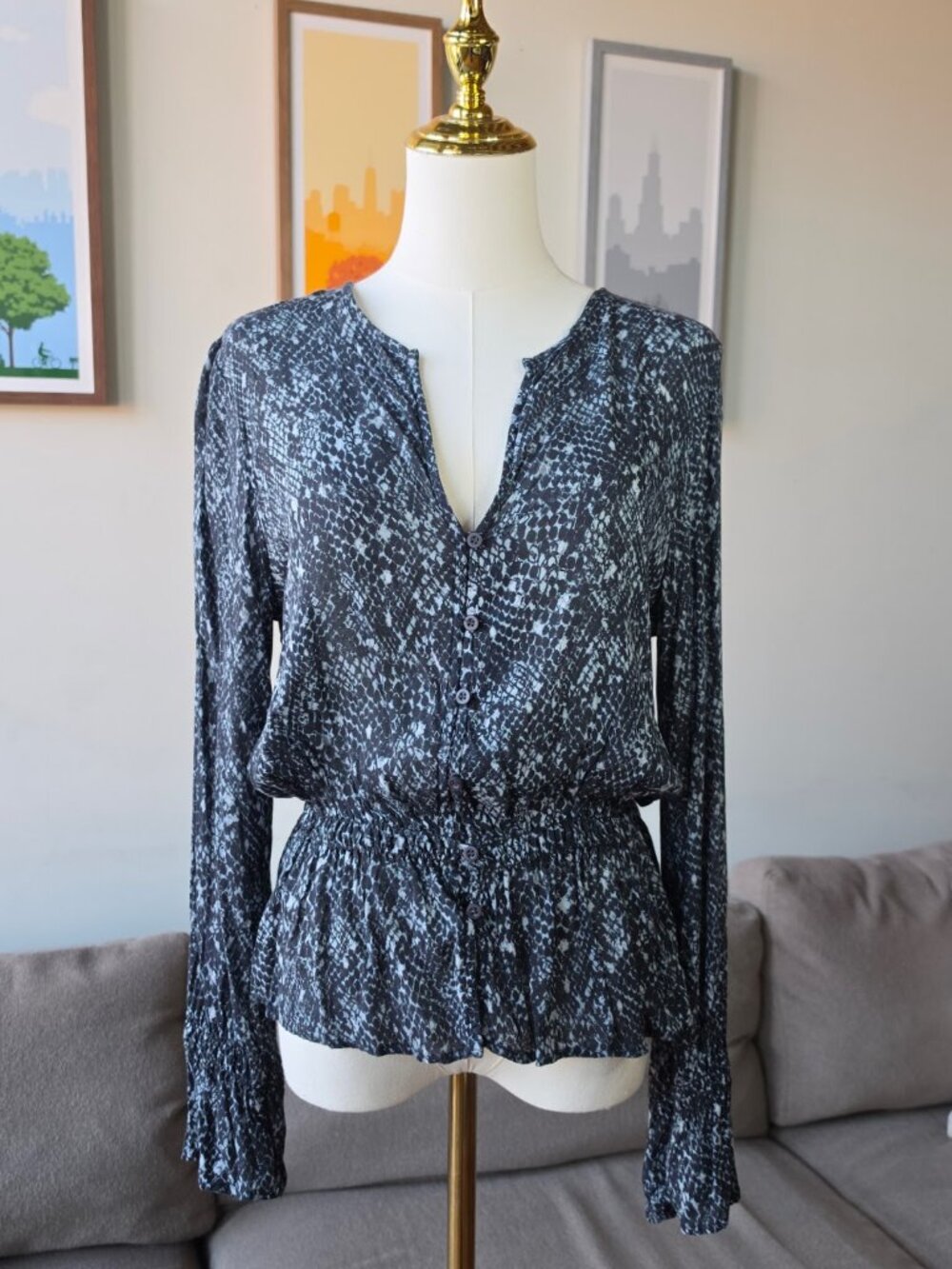 Bella Dahl Blue & Gray Snake Print Smocked Peplum Blouse | Size Medium